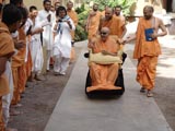 Swamishri on the way for Thakorji's darshan