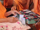  Swamishri sanctifies i-cards for Yuva Adhiveshan