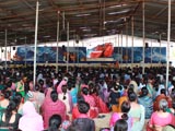  Devotees engaged in Swamishri's darshan