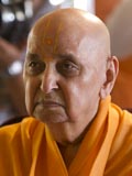  Swamishri engaged in darshan of Thakorji
