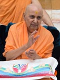  Swamishri blesses youths