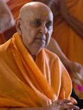  Swamishri engaged in darshan of Thakorji
