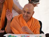  Swamishri blesses devotees