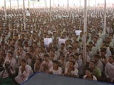  Youths engaged in darshan of Swamishri