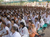  Youths engaged in darshan of Swamishri
