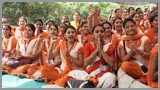  Youths engaged in darshan of Swamishri