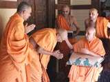  Swamishri blesses Pujya Bhaktipriya Swami