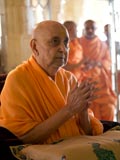  Swamishri engaged in darshan of Thakorji