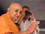  Swamishri blesses devotees