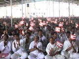  Devotees engaged in darshan of Swamishri