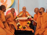  Sadhus involved in Yuva Talim Kendra honor Swamishri with a garland