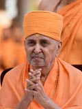 7:30am - Swamishri leaving the Mandir for the medical procedure