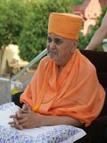 7:30am - Swamishri leaving the Mandir for the medical procedure