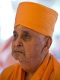 7:30am - Swamishri leaving the Mandir for the medical procedure