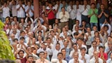 Devotees doing darshan of Swamishri