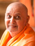 Swamishri in a divine, jovial mood