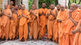 Sadhus engrossed in Swamishri's darshan