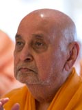 Swamishri engrossed in darshan
