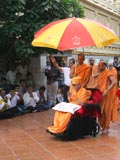 Swamishri bids Jai Swaminarayan to devotees