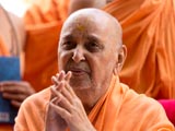  Swamishri bids Jai Swaminarayan