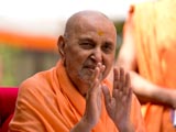 Swamishri bids Jai Swaminarayan