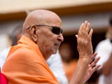  Swamishri blesses devotees