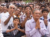  Devotees doing darshan of Swamishri