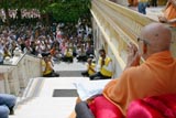  Devotees joyfully doing darshan of Swamishri