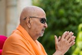  Swamishri bids Jai Swaminarayan to devotees