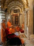  Swamishri doing darshan of Thakorji