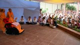 Swamishri bids Jai Swaminarayan to devotees