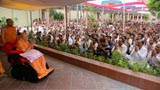 Swamishri bids Jai Swaminarayan to devotees