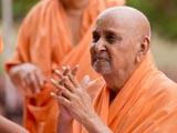 Swamishri bids Jai Swaminarayan 