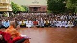 Swamishri bids Jai Swaminarayan to devotees 