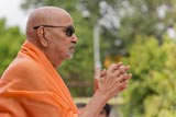 Swamishri doing darshan of Hanumanji 