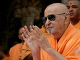 Swamishri blesses devotees