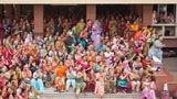 Devotees joyfully doing darshan of Swamishri 