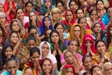 Devotees emotionally doing darshan of Swamishri 