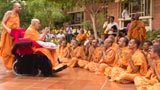 Swamishri bids Jai Swaminarayan to sadhus 