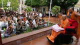 Swamishri bids Jai Swaminarayan to devotees 