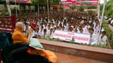 Swamishri bids Jai Swaminarayan to devotees  