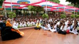 Swamishri bids Jai Swaminarayan to devotees 