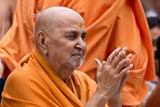 Swamishri bids Jai Swaminarayan 