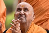 Swamishri bids Jai Swaminarayan 