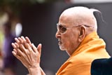 Swamishri bids Jai Swaminarayan