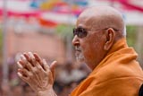 Swamishri bids Jai Swaminarayan