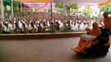 Swamishri bids Jai Swaminarayan to devotees 