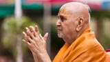 Swamishri bids Jai Swaminarayan