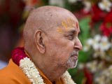 Swamishri bids Jai Swaminarayan