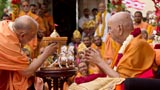 Pujya Ishwarcharan Swami performs pujan of Shri Harikrishna Maharaj